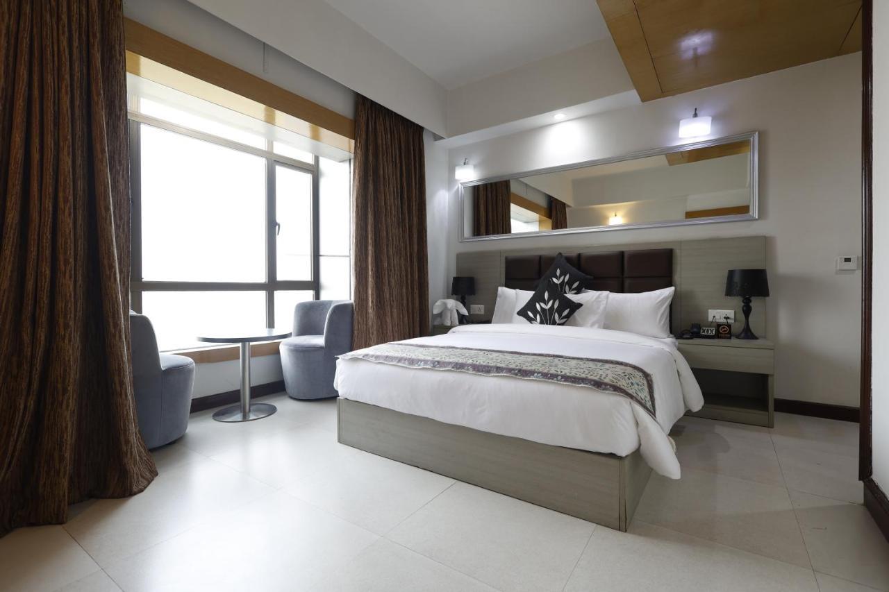 Aristocrat Hotel Kalküta Dış mekan fotoğraf