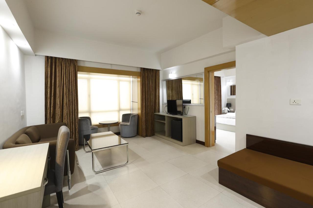Aristocrat Hotel Kalküta Dış mekan fotoğraf
