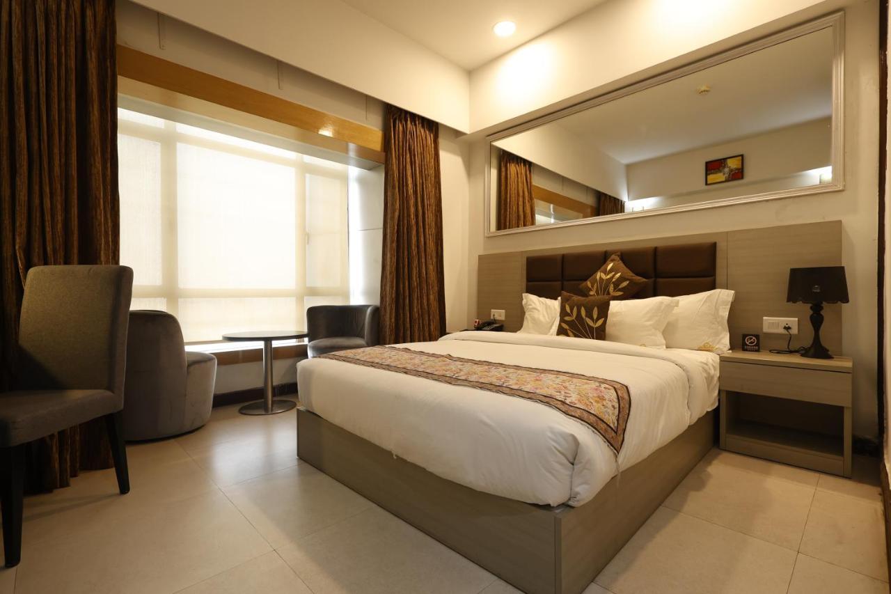 Aristocrat Hotel Kalküta Dış mekan fotoğraf
