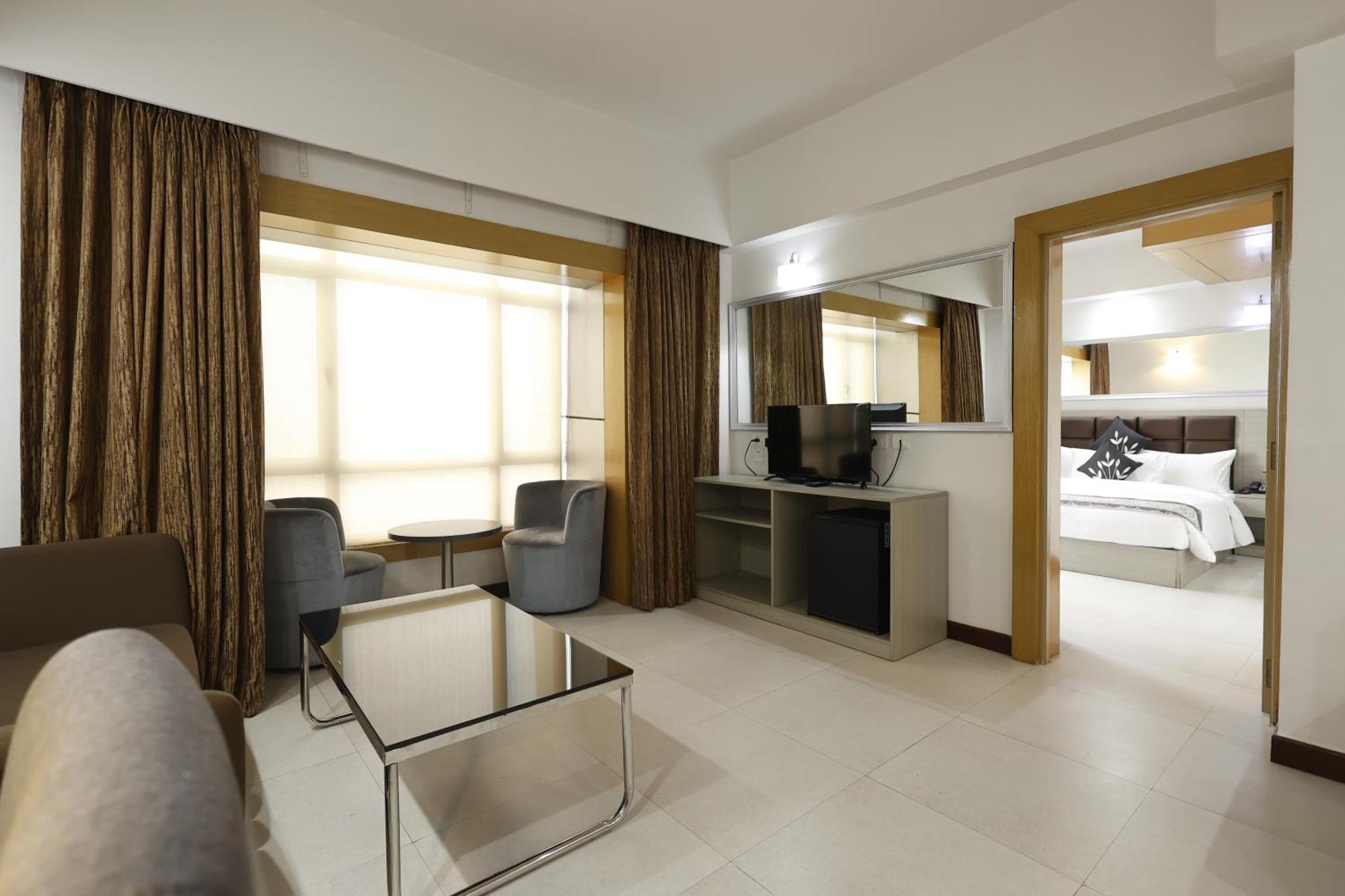 Aristocrat Hotel Kalküta Dış mekan fotoğraf