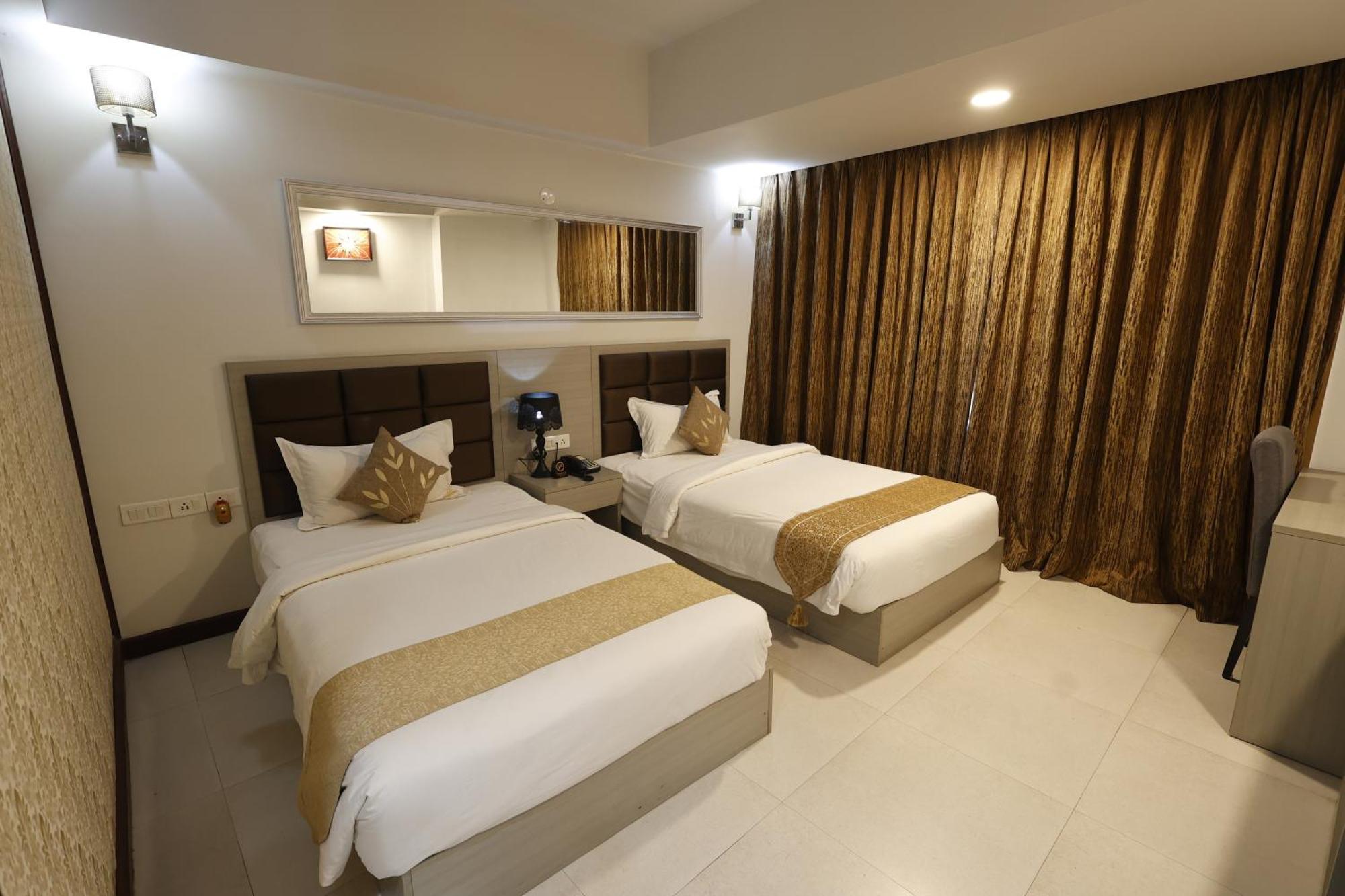 Aristocrat Hotel Kalküta Dış mekan fotoğraf