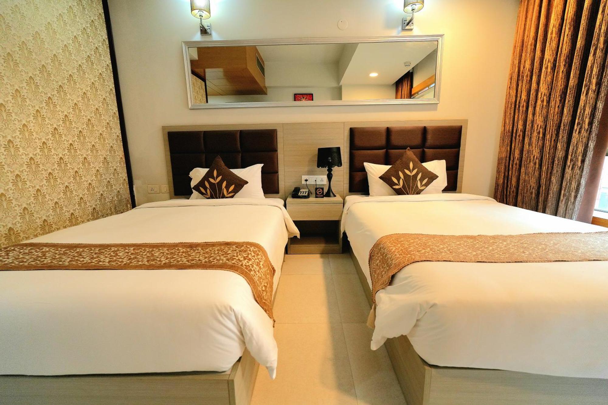 Aristocrat Hotel Kalküta Dış mekan fotoğraf