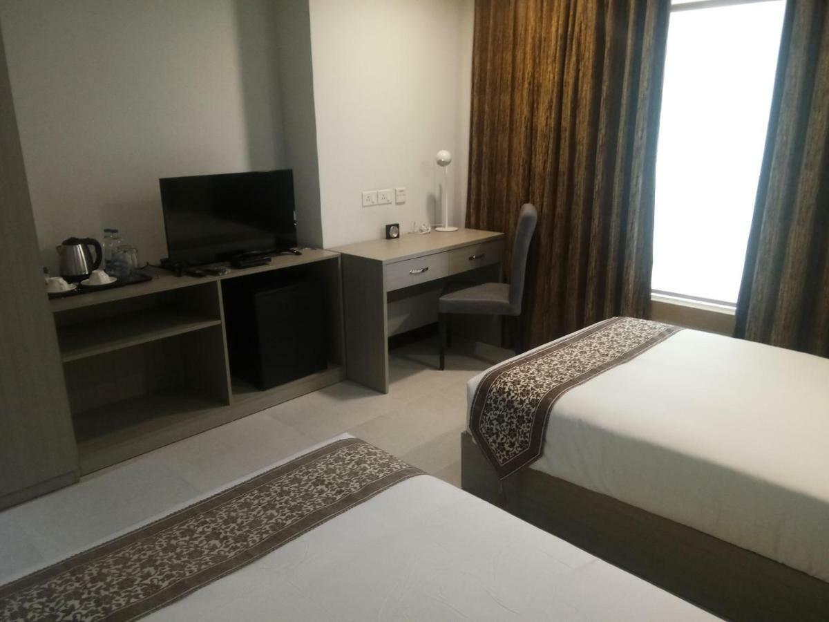 Aristocrat Hotel Kalküta Dış mekan fotoğraf