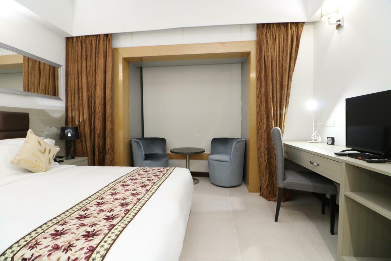 Aristocrat Hotel Kalküta Dış mekan fotoğraf