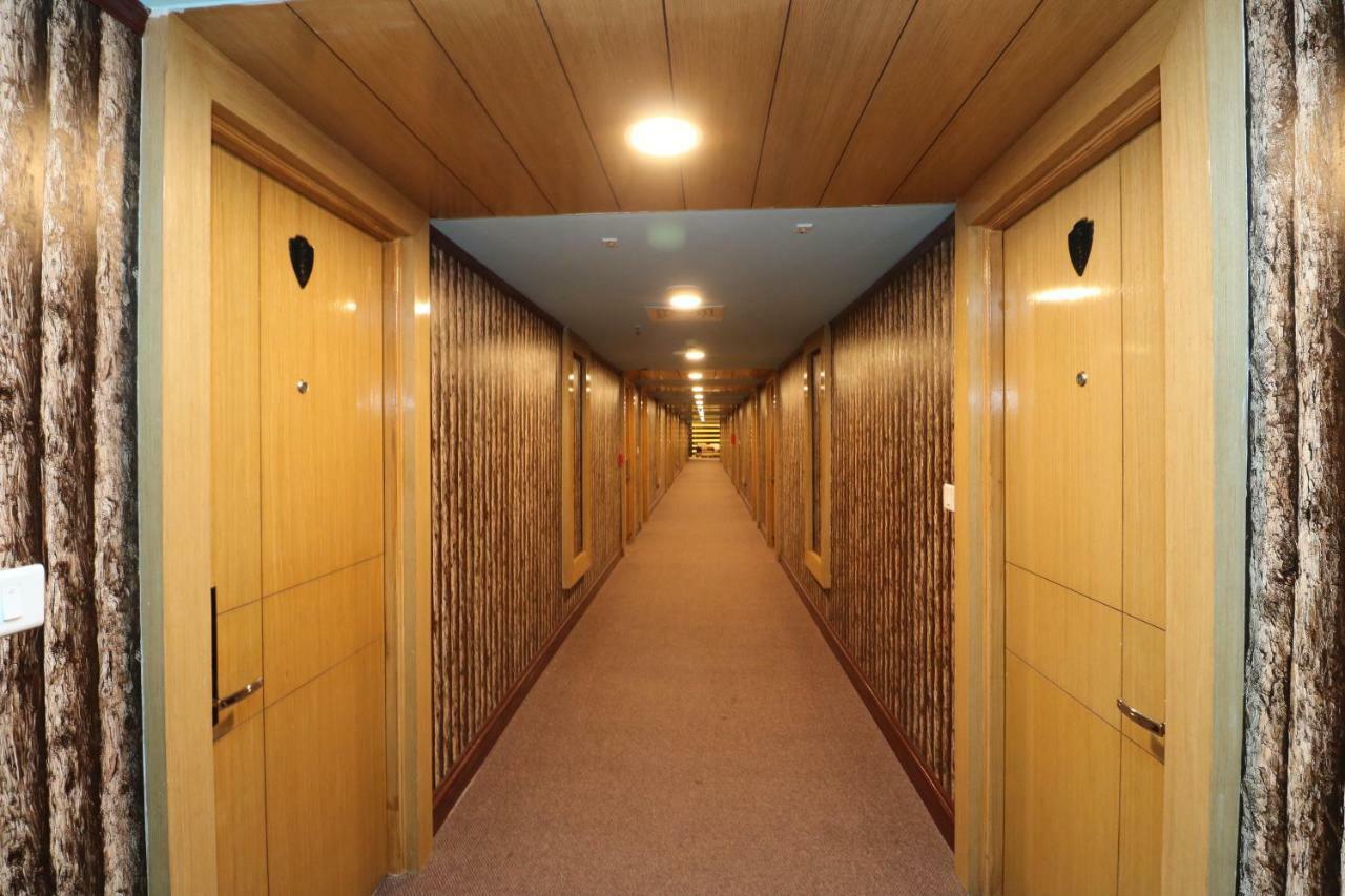 Aristocrat Hotel Kalküta Dış mekan fotoğraf