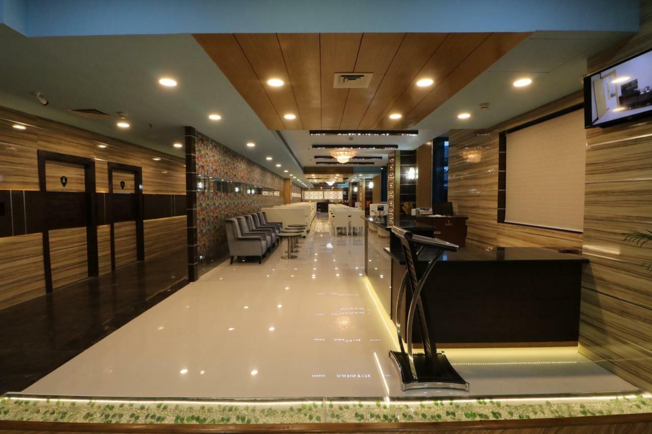 Aristocrat Hotel Kalküta Dış mekan fotoğraf