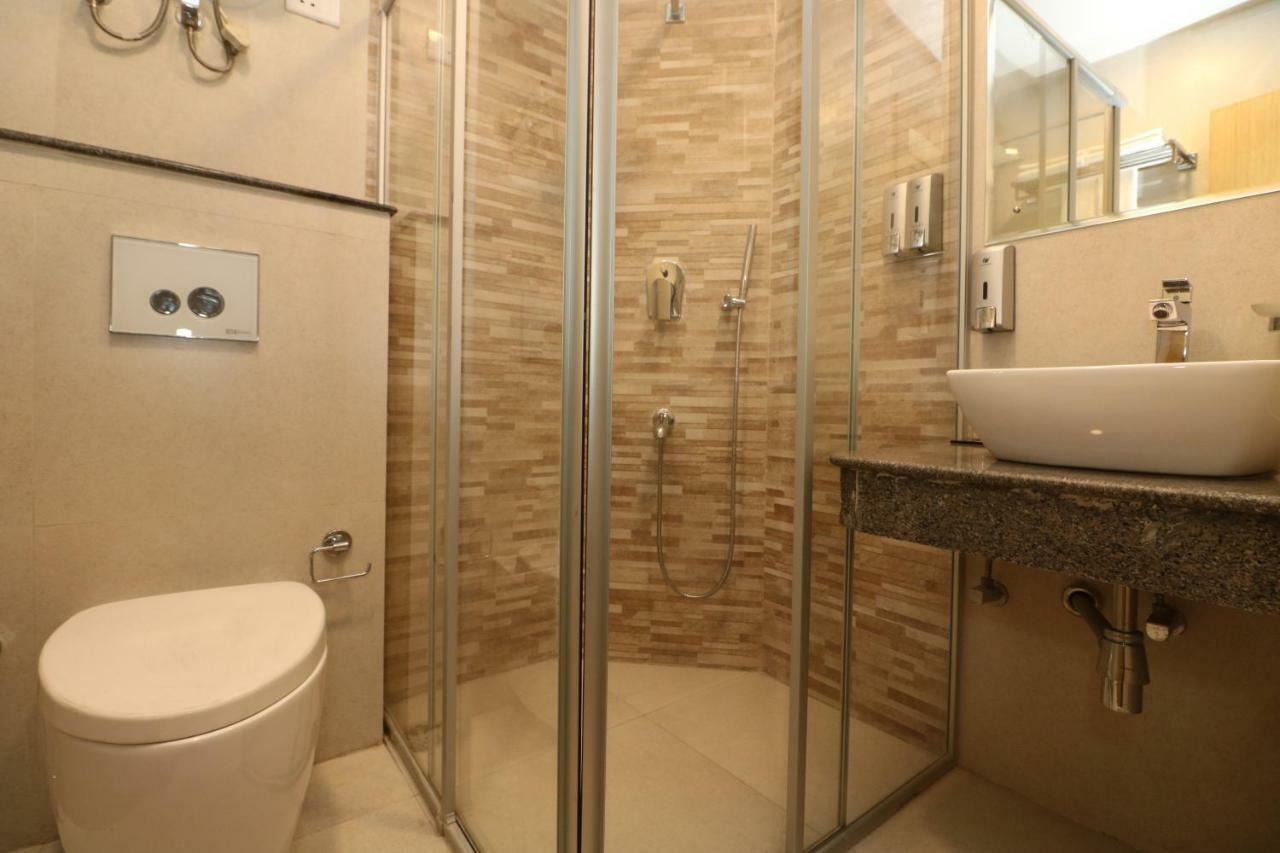 Aristocrat Hotel Kalküta Dış mekan fotoğraf