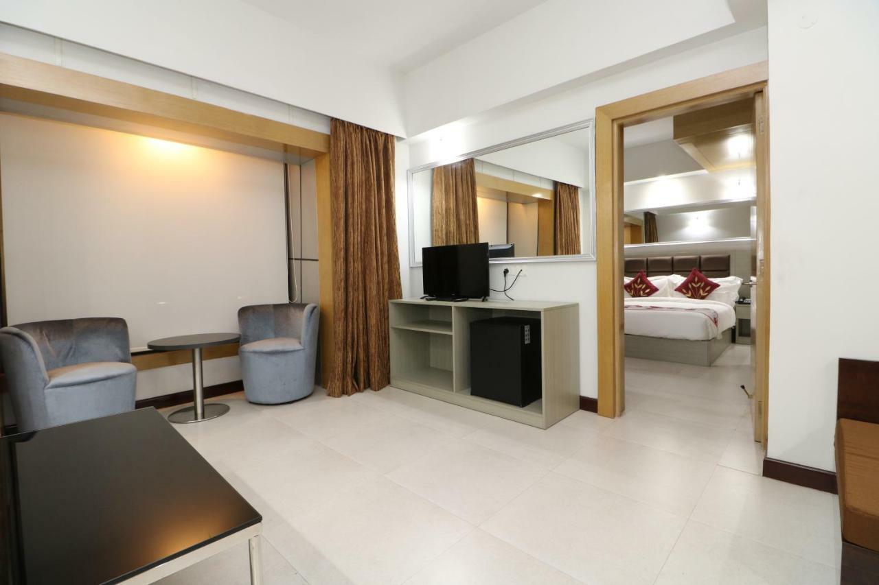Aristocrat Hotel Kalküta Dış mekan fotoğraf