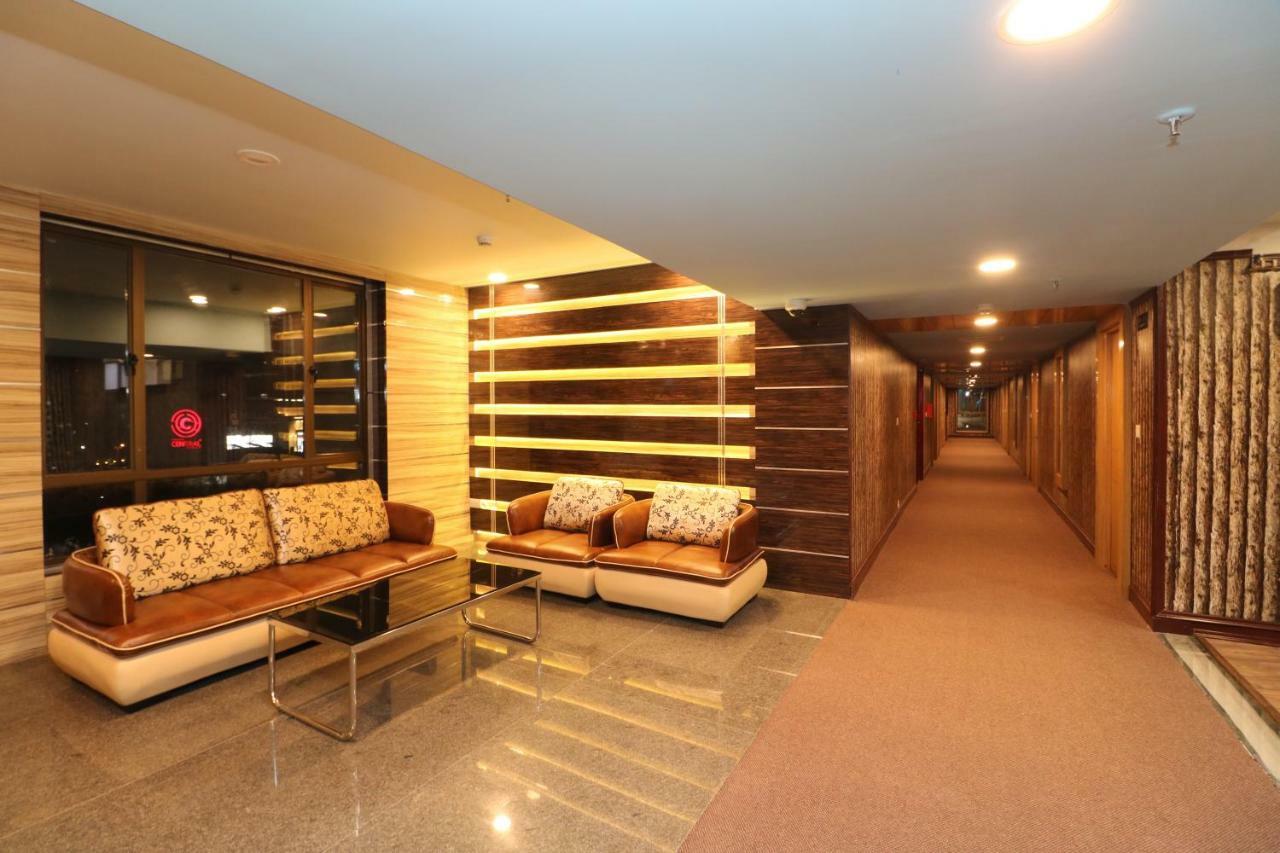 Aristocrat Hotel Kalküta Dış mekan fotoğraf