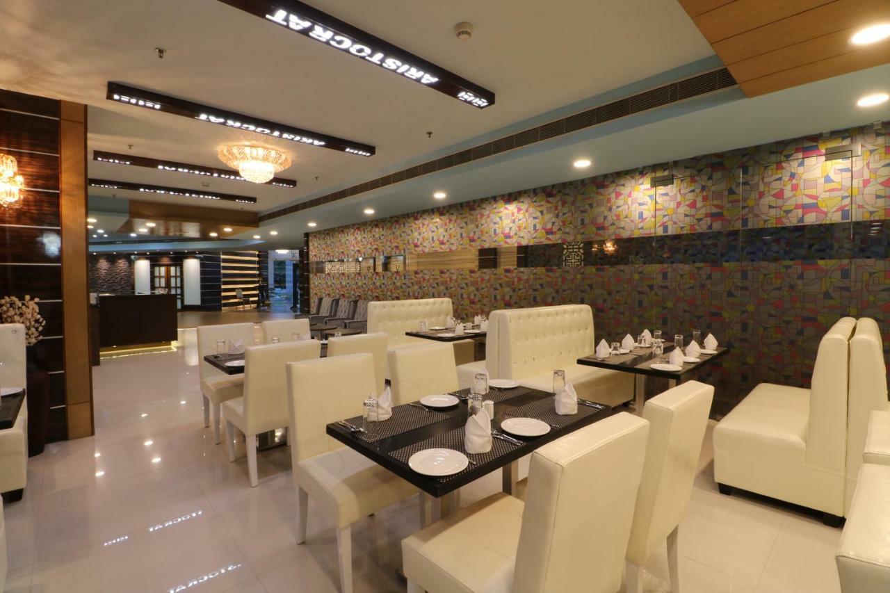 Aristocrat Hotel Kalküta Dış mekan fotoğraf