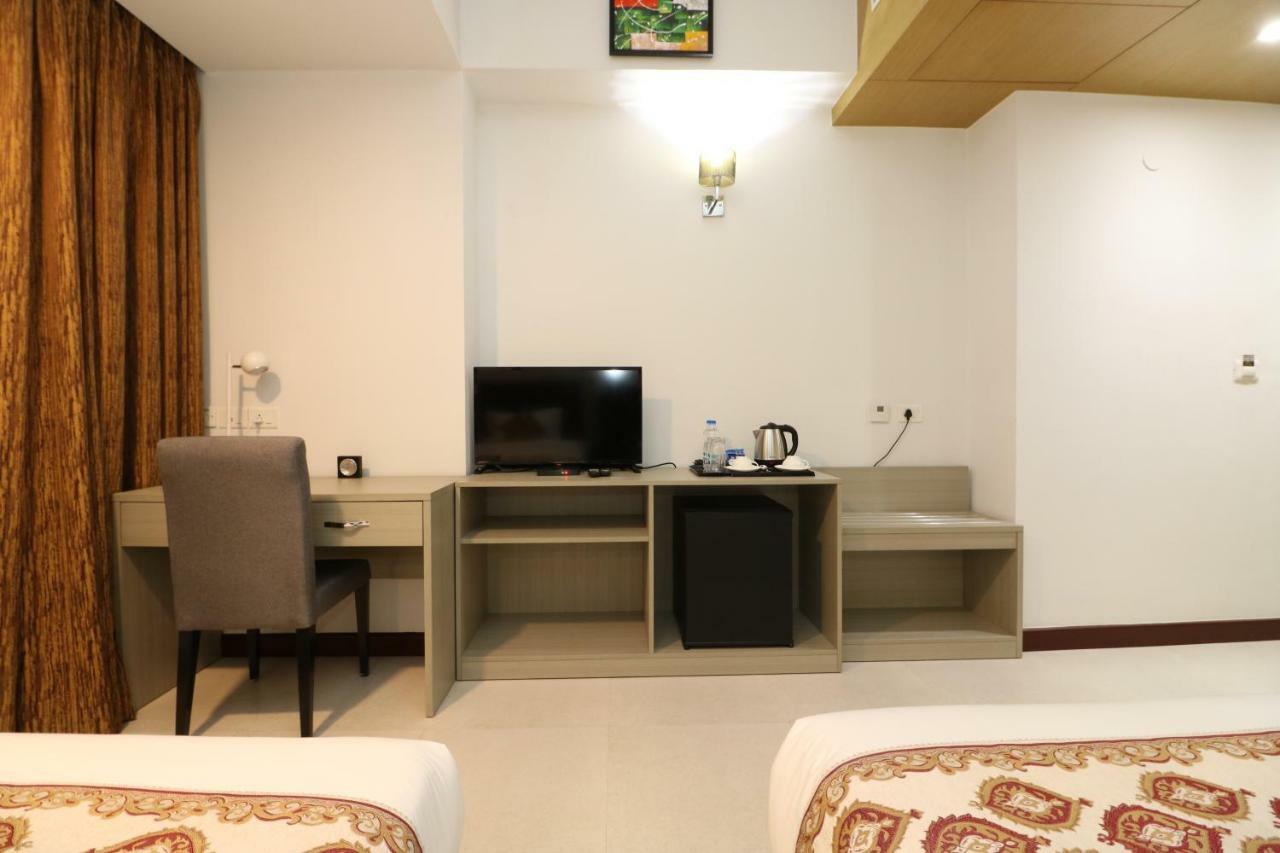 Aristocrat Hotel Kalküta Dış mekan fotoğraf