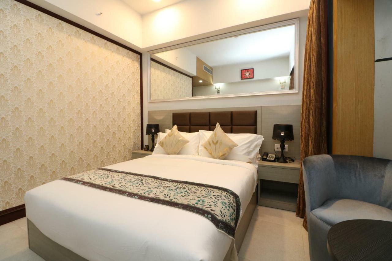 Aristocrat Hotel Kalküta Dış mekan fotoğraf