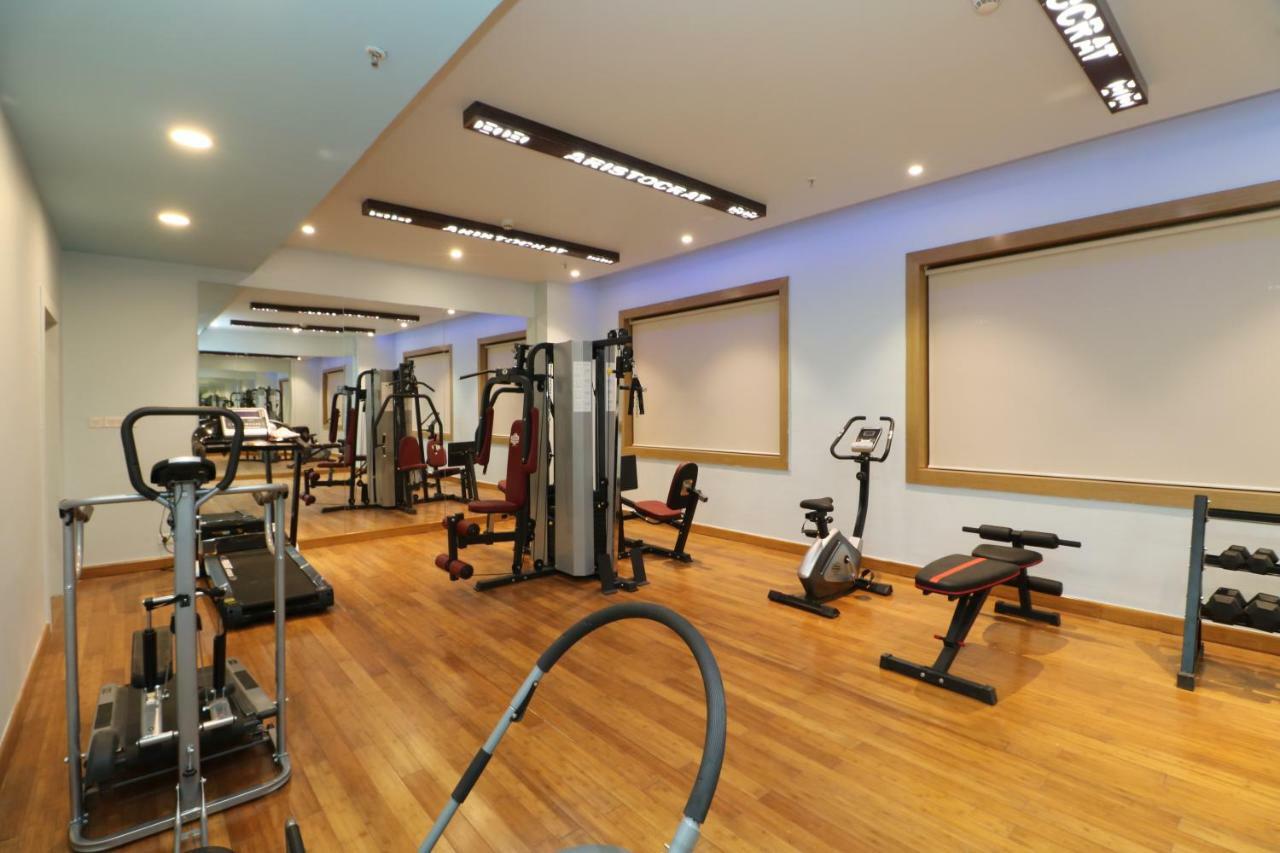 Aristocrat Hotel Kalküta Dış mekan fotoğraf