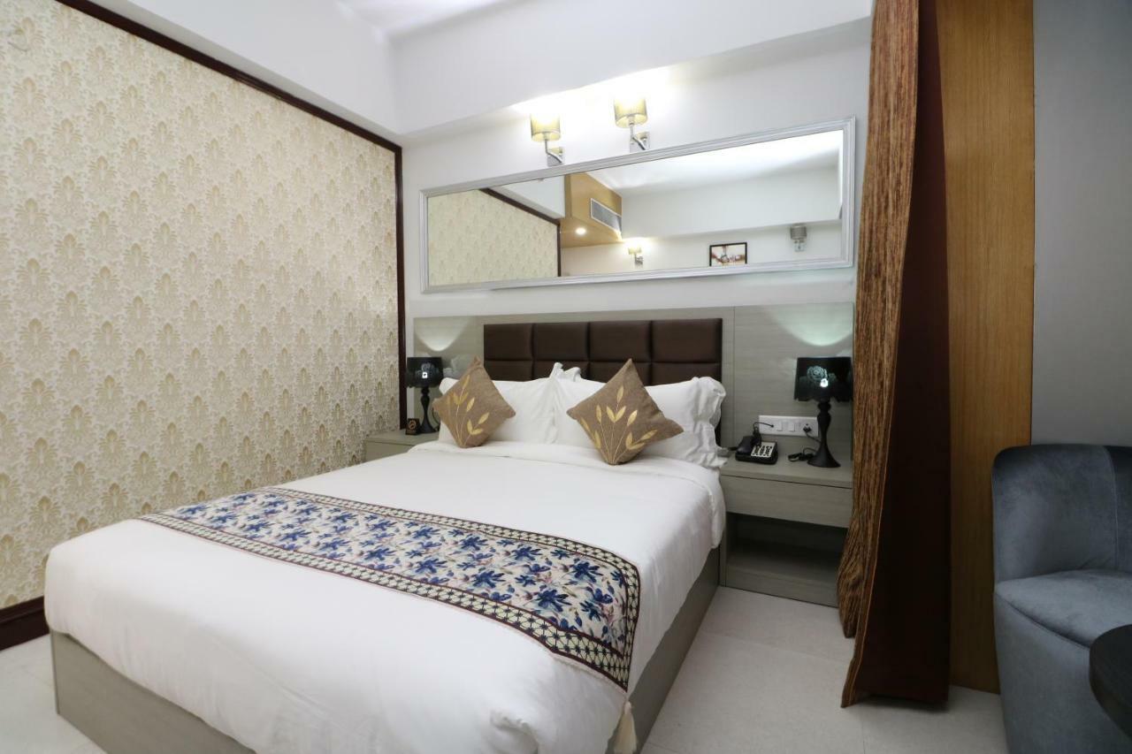 Aristocrat Hotel Kalküta Dış mekan fotoğraf