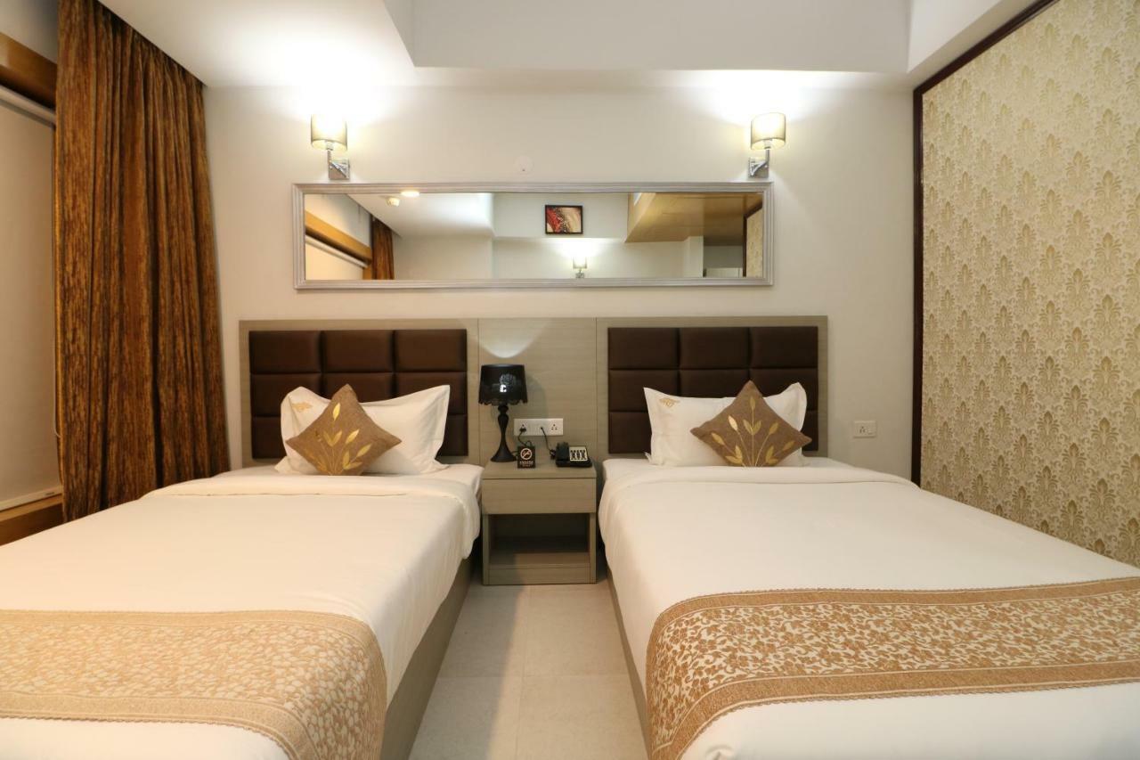 Aristocrat Hotel Kalküta Dış mekan fotoğraf