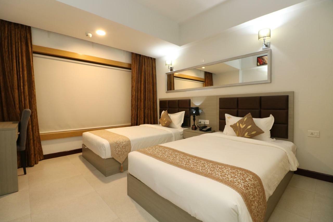Aristocrat Hotel Kalküta Dış mekan fotoğraf