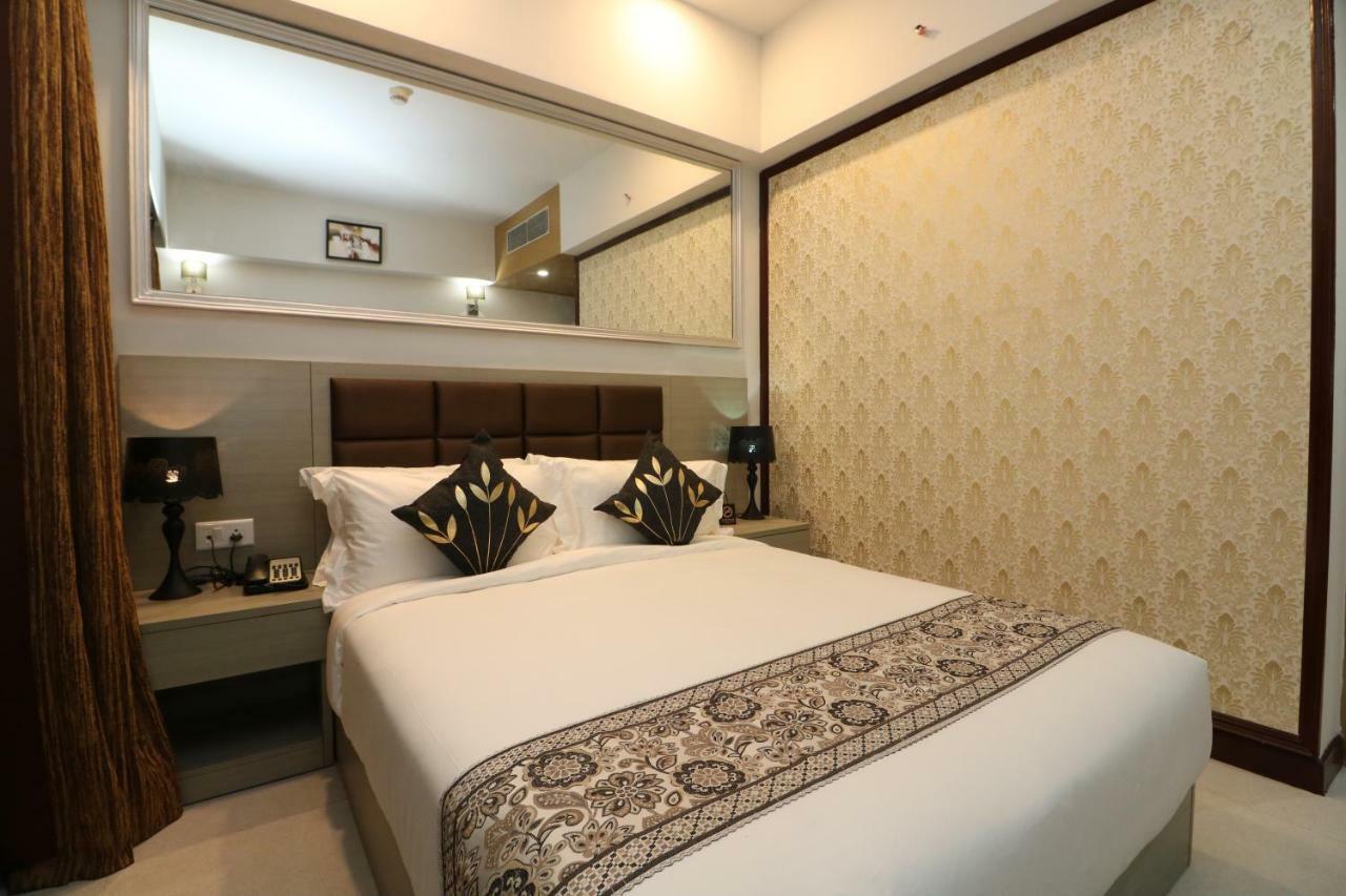 Aristocrat Hotel Kalküta Dış mekan fotoğraf
